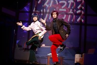 「『カリスマ de ステージ』～ようこそ！カリスマハウスへ～」より。（撮影：小境勝巳）