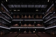 THEATER MILANO-Zaの舞台上から観た客席の様子。