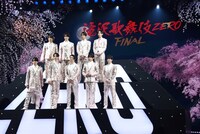 「滝沢歌舞伎ZERO FINAL」初日前会見より、後列左から佐久間大介、渡辺翔太、向井康二、阿部亮平。前列左から宮舘涼太、ラウール、岩本照、目黒蓮、深澤辰哉。