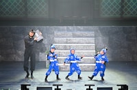 「ミュージカル『忍たま乱太郎』第13弾 ～ようこそ！ 忍たま文化祭！～」より。（撮影：阿部章仁）