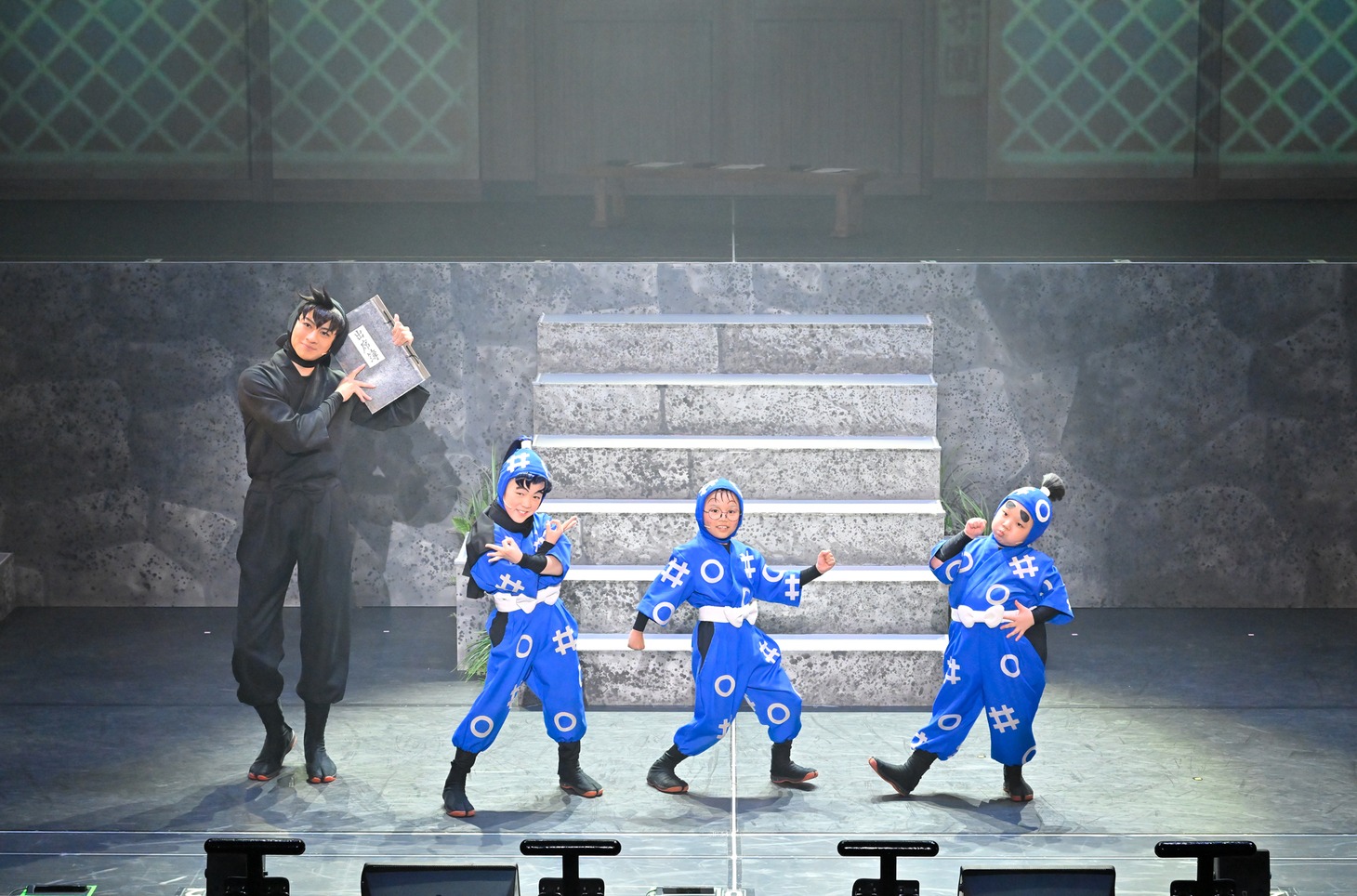 「ミュージカル『忍たま乱太郎』第13弾 ～ようこそ！ 忍たま文化祭！～」より。（撮影：阿部章仁）