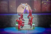 「ミュージカル『忍たま乱太郎』第13弾 ～ようこそ！ 忍たま文化祭！～」より。（撮影：阿部章仁）