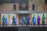 「ミュージカル『忍たま乱太郎』第13弾 ～ようこそ！ 忍たま文化祭！～」より。（撮影：阿部章仁）