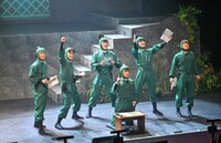 「ミュージカル『忍たま乱太郎』第13弾 ～ようこそ！ 忍たま文化祭！～」より。（撮影：阿部章仁）