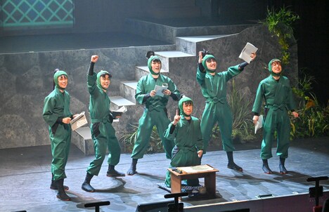 「ミュージカル『忍たま乱太郎』第13弾 ～ようこそ！ 忍たま文化祭！～」より。（撮影：阿部章仁）