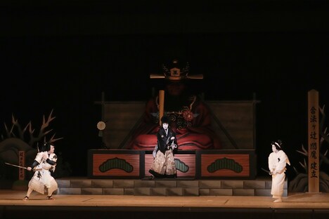 明治座創業百五十周年記念「壽祝桜四月大歌舞伎」夜の部「通し狂言 絵本合法衢 立場の太平次」より。（撮影：松竹）