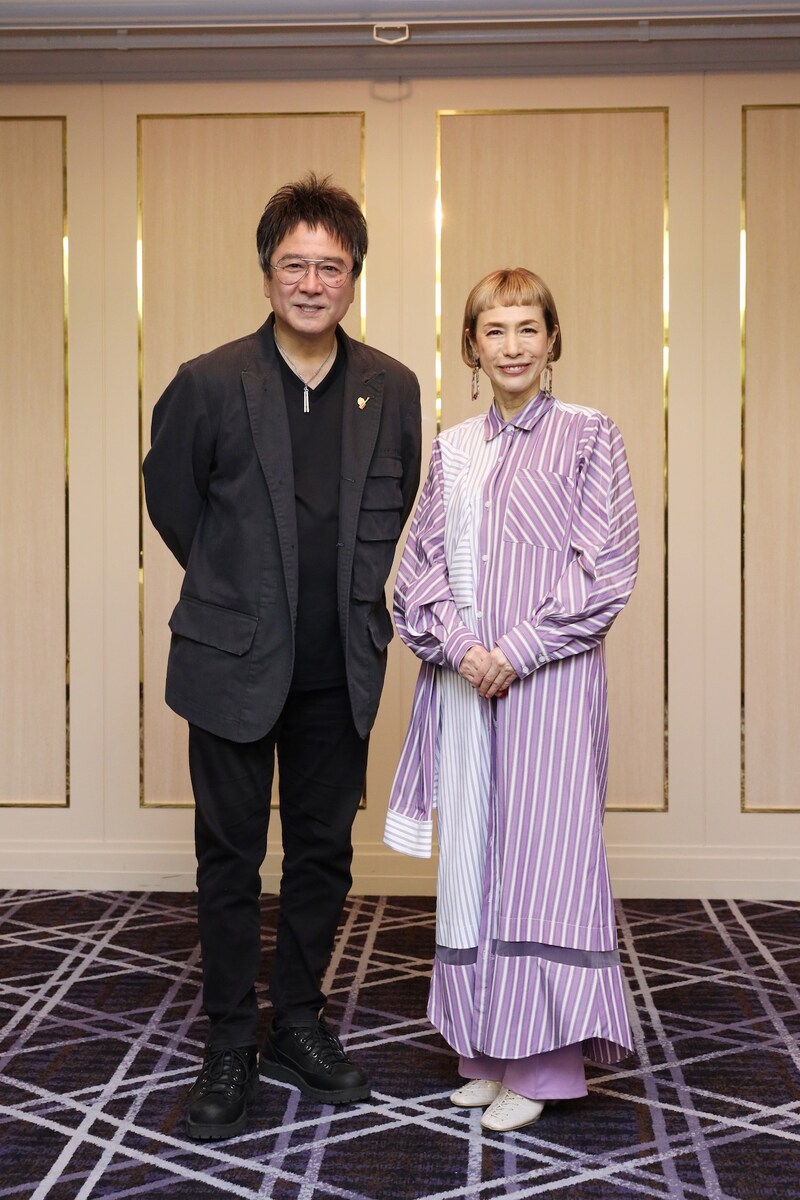 左から錦織一清、久本雅美。