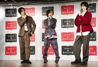 左から水田航生、平間壮一、植原卓也。