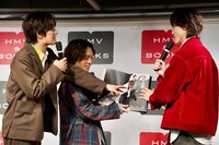 左から水田航生、平間壮一、植原卓也。