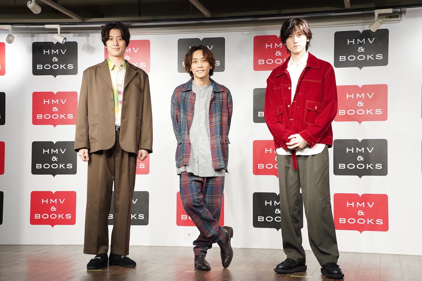 左から水田航生、平間壮一、植原卓也。