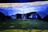 「めにみえない みみにしたい」2021年公演より。（撮影：細野晋司）