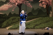 「デビュー15周年記念 三山ひろし特別公演」より。(撮影:設楽光徳)
