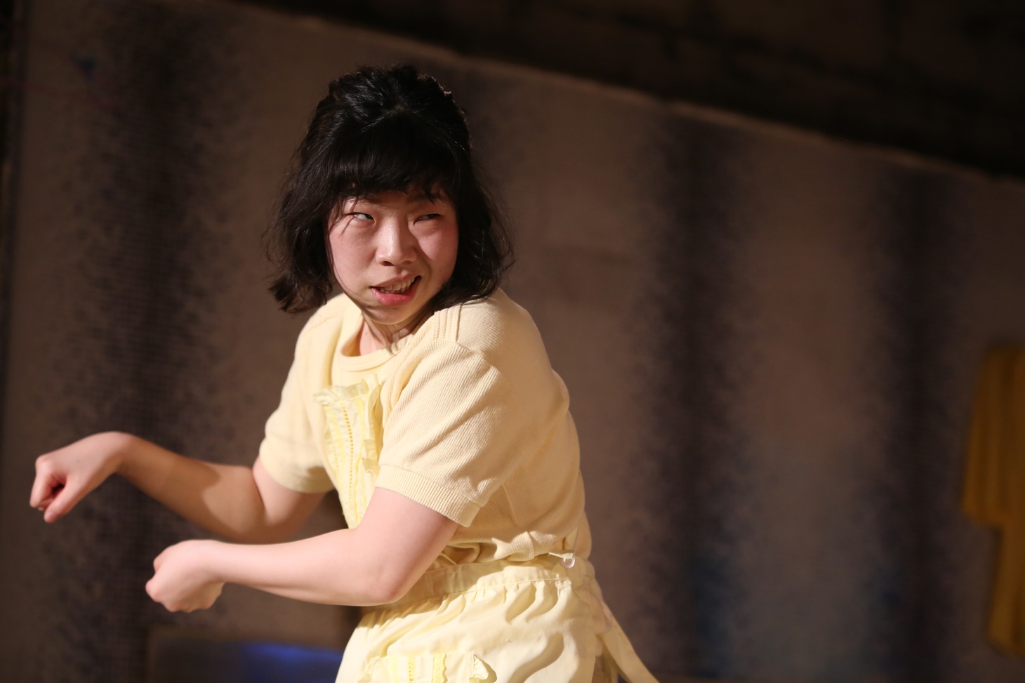 うらじぬの ひとり芝居「押忍、わたしたち」より。（撮影：中島花子）