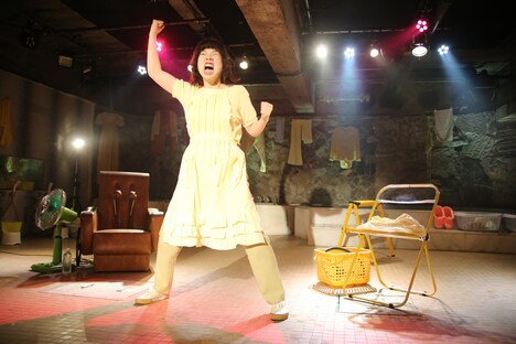 うらじぬの ひとり芝居「押忍、わたしたち」より。（撮影：中島花子）