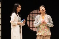 iaku「あたしら葉桜」より。（撮影：木村洋一）