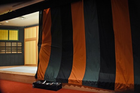 取材会終了後、元気よく幕を閉じる寺嶋眞秀。報道陣は大喜び。