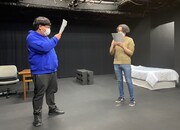 「空に菜の花、地に鉞」稽古の様子。（提供：渡辺源四郎商店）