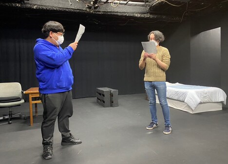 「空に菜の花、地に鉞」稽古の様子。（提供：渡辺源四郎商店）