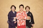 左から波乃久里子、渡辺えり、水谷八重子。