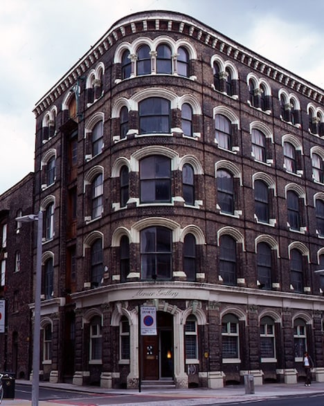 メニエール・チョコレート・ファクトリー劇場の外観。