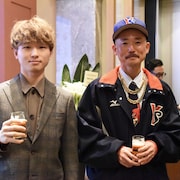 岸田國士戯曲賞授賞式、創作への意欲と決意を語る加藤拓也&自身のスタイル貫く金山寿甲