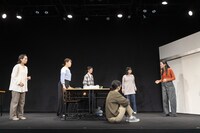 爍綽と vol.1「デンジャラス・ドア」より。（撮影：曳野若菜）