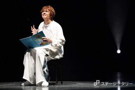 ミュージカル「アルジャーノンに花束を」より。(撮影:岩田えり)