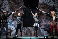 「舞台『椿説 三銃士』～One for all, All for one?～」より。