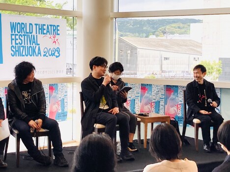 スペシャルトーク「いま演劇にできること~アジアの演出家たちの視点~」の様子。左から孟京輝、チョン・インチョル、宮城聰。
