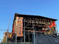 特設野外舞臺の外観。