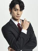 立花裕大扮する国下一狼。