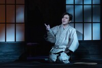 PARCO劇場開場50周年記念シリーズ「夜叉ヶ池」より。（撮影：加藤幸広）