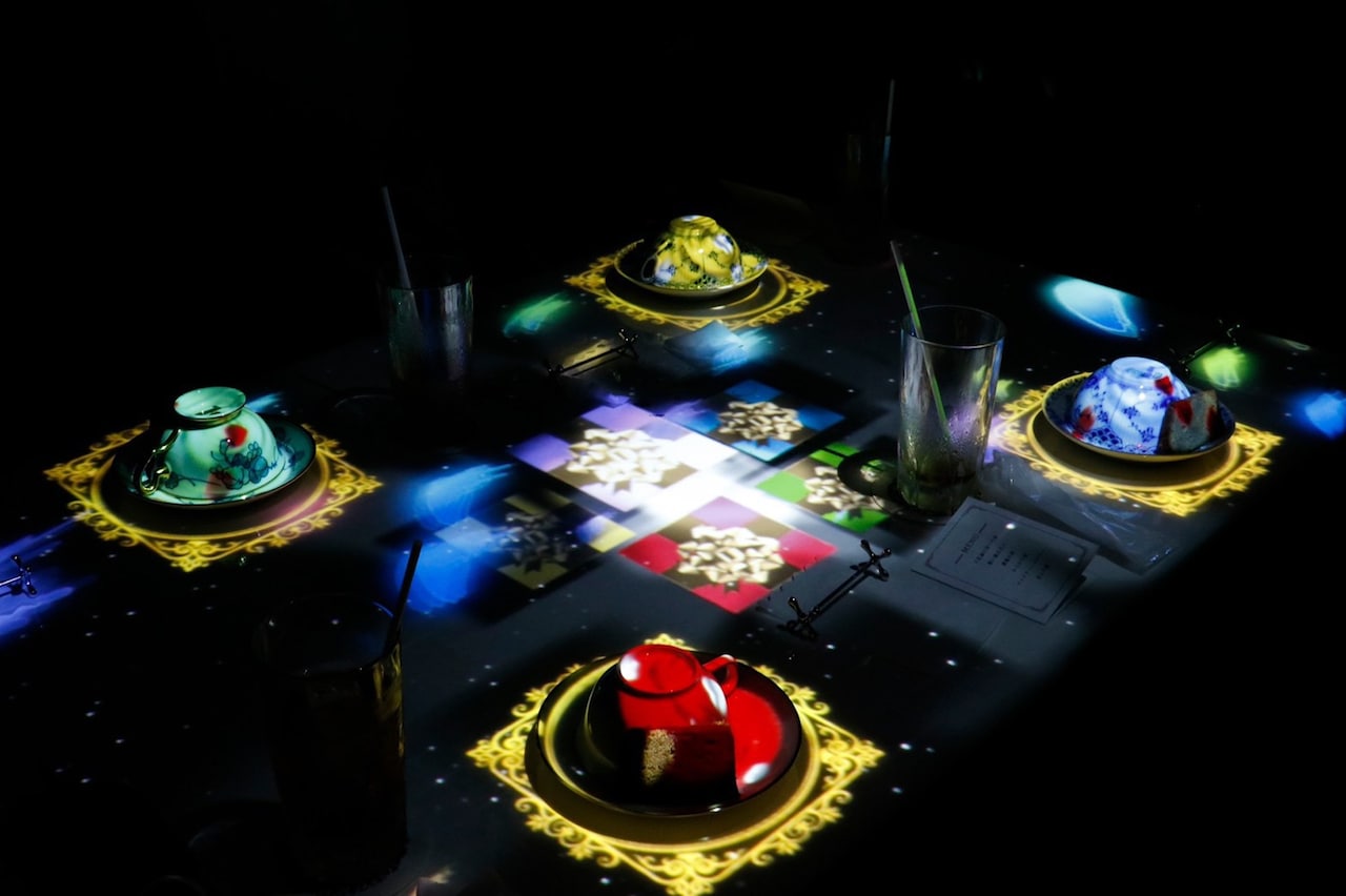 「体感型レストラン～夢の飛行船～」より。