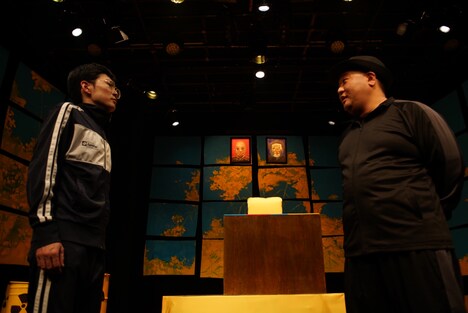 戦争を考える2作品連続上演 渡辺源四郎商店第38回公演「空に菜の花、地に鉞」より。（撮影：山下昇平）