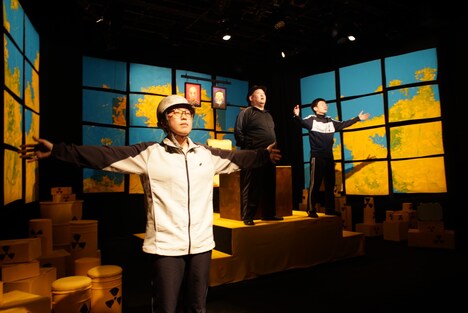 戦争を考える2作品連続上演 渡辺源四郎商店第38回公演「空に菜の花、地に鉞」より。（撮影：山下昇平）