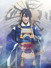 鈴木拡樹扮する三日月宗近。