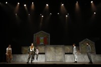 舞台「COLOR CROW -黒韻之翼-」より。