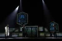 舞台「COLOR CROW -黒韻之翼-」より。