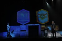 舞台「COLOR CROW -黒韻之翼-」より。