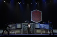 舞台「COLOR CROW -黒韻之翼-」より。