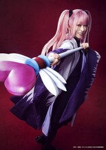 花奈澪扮するラブ・キュート。