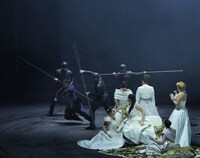 シュトゥットガルト州立歌劇場「ドン・カルロ」（ロッテ・デ・ベア演出）より。(c)Matthias Baus