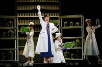 ミュージカル「エリザベス・アーデン vs.ヘレナ・ルビンスタイン -WAR PAINT-」より。