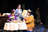 文学座公演「地獄のオルフェウス」より。（撮影：宮川舞子）