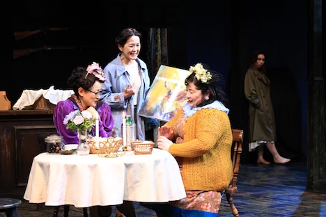 文学座公演「地獄のオルフェウス」より。（撮影：宮川舞子）