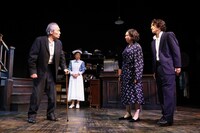 文学座公演「地獄のオルフェウス」より。（撮影：宮川舞子）