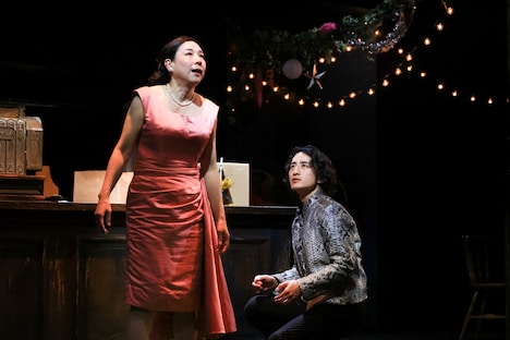 文学座公演「地獄のオルフェウス」より。（撮影：宮川舞子）