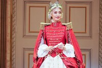 劇団☆新感線「薔薇とサムライ2―海賊女王の帰還」より。(c)ヴィレッヂ/松竹