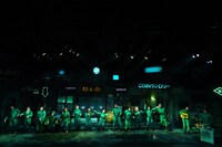 KAAT神奈川芸術劇場プロデュース「虹む街の果て」より。（撮影：田中亜紀）