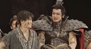 左から高野洸、山口祐一郎。(c)原泰久 / 集英社